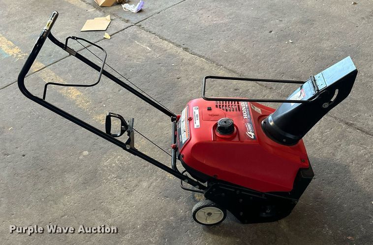 image for item NS9114 Honda HS520AA  snow blower