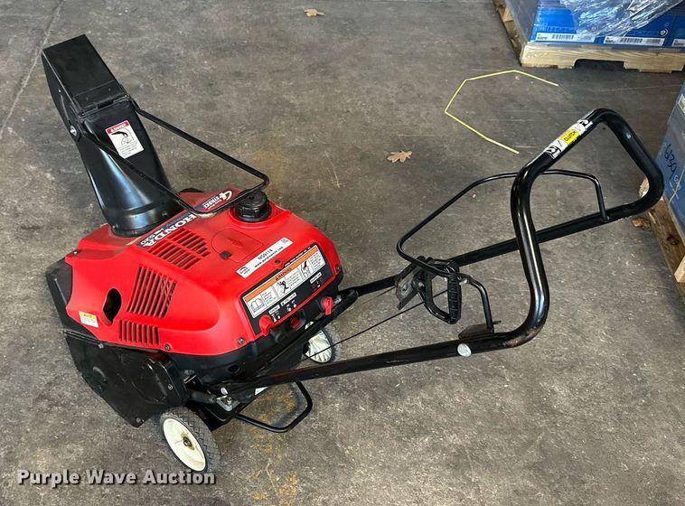 image for item NS9114 Honda HS520AA  snow blower
