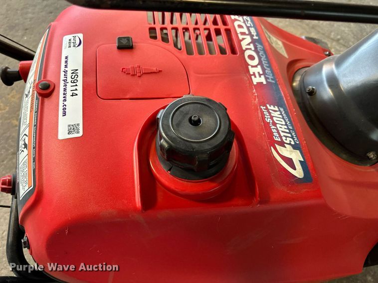image for item NS9114 Honda HS520AA  snow blower
