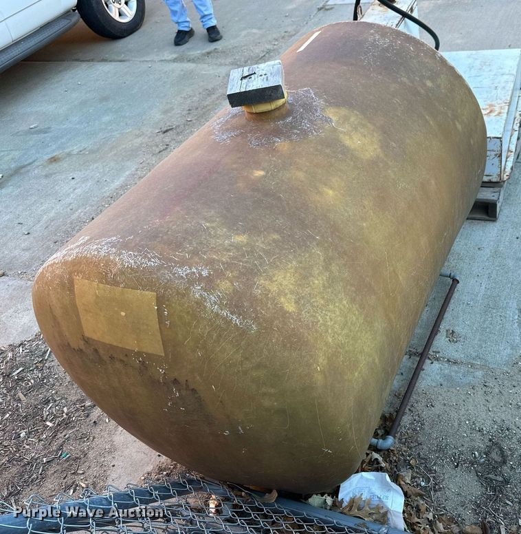 image for item NS9125 (2) tanks