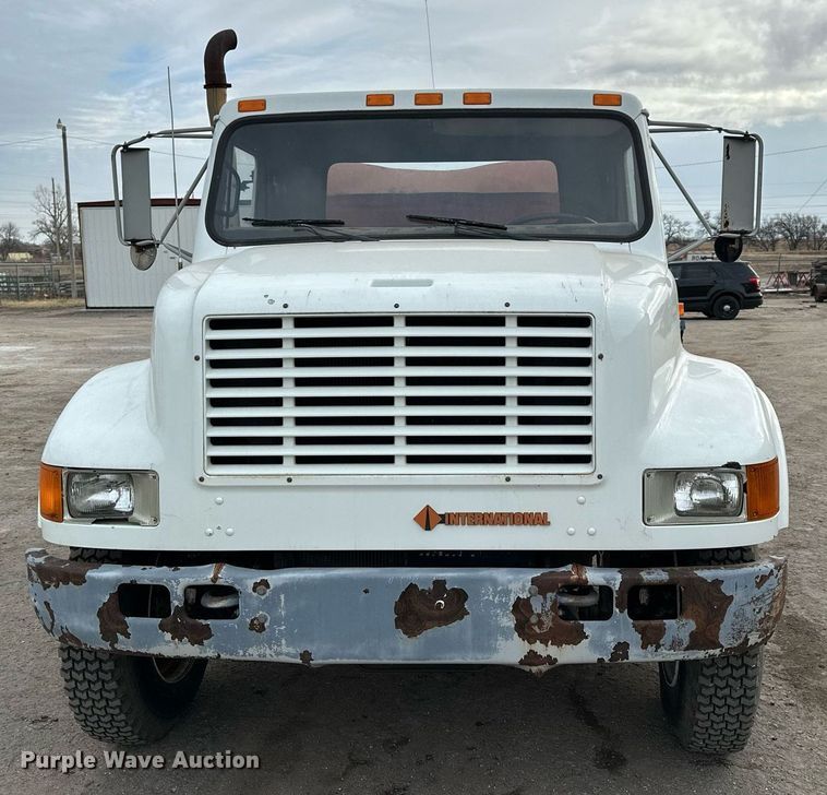 image for item NS9134 1991 International 4700  manure spreader truck
