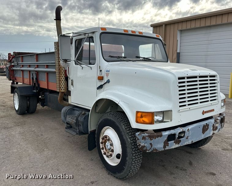image for item NS9134 1991 International 4700  manure spreader truck