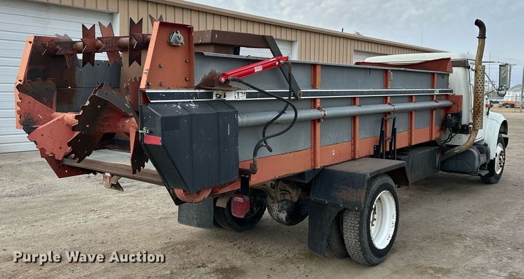 image for item NS9134 1991 International 4700  manure spreader truck