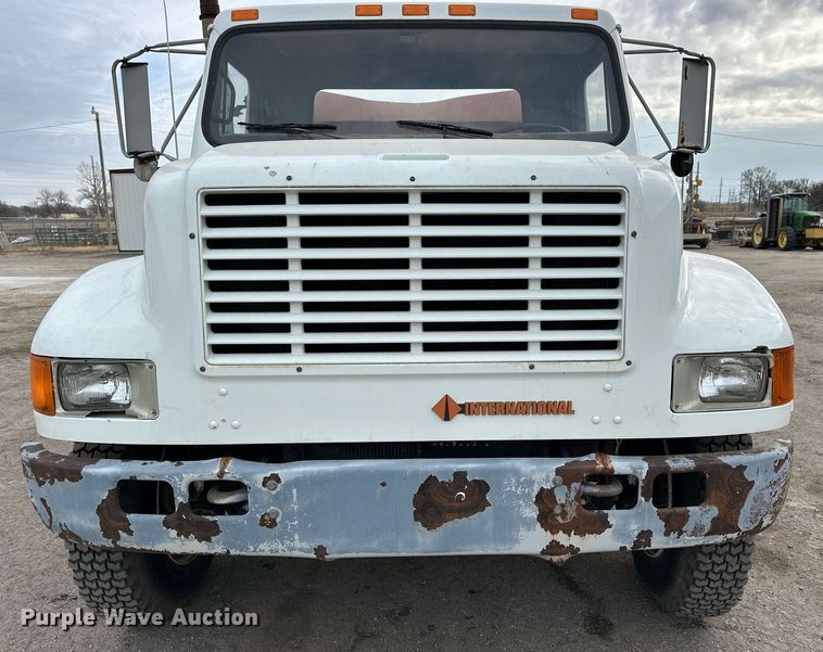 image for item NS9134 1991 International 4700  manure spreader truck