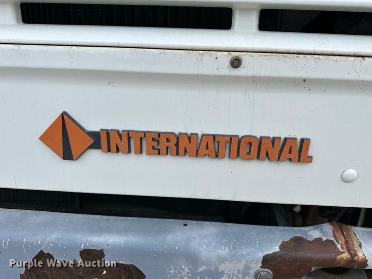 image for item NS9134 1991 International 4700  manure spreader truck