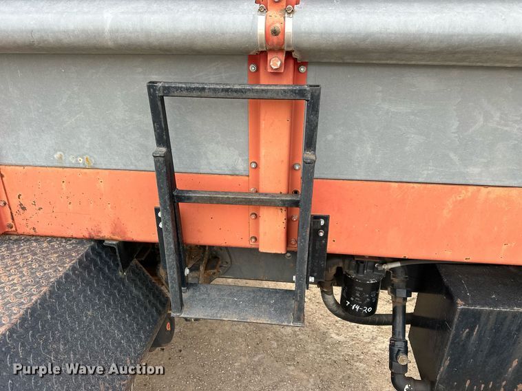 image for item NS9134 1991 International 4700  manure spreader truck