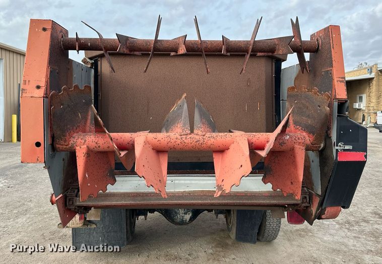 image for item NS9134 1991 International 4700  manure spreader truck
