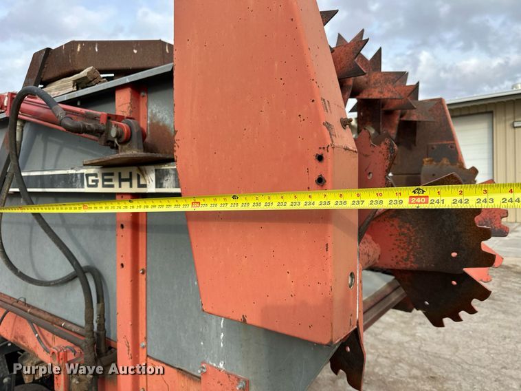 image for item NS9134 1991 International 4700  manure spreader truck