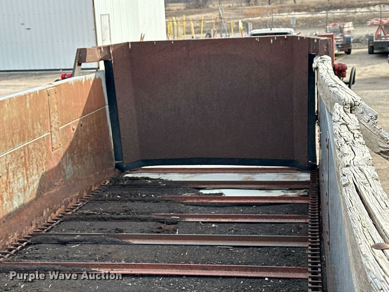 image for item NS9134 1991 International 4700  manure spreader truck