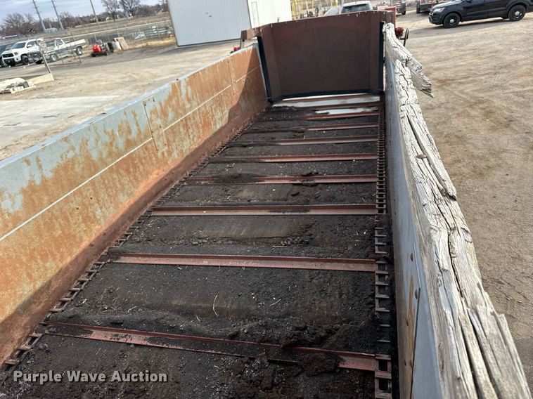 image for item NS9134 1991 International 4700  manure spreader truck