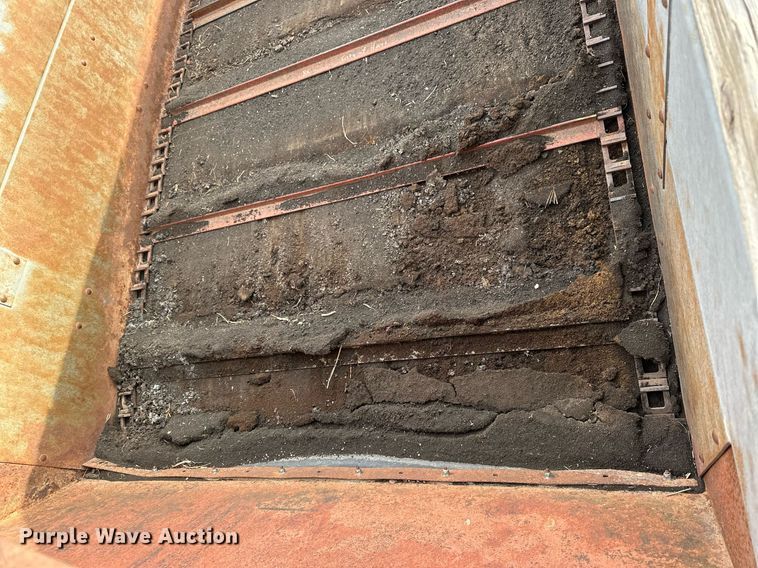 image for item NS9134 1991 International 4700  manure spreader truck