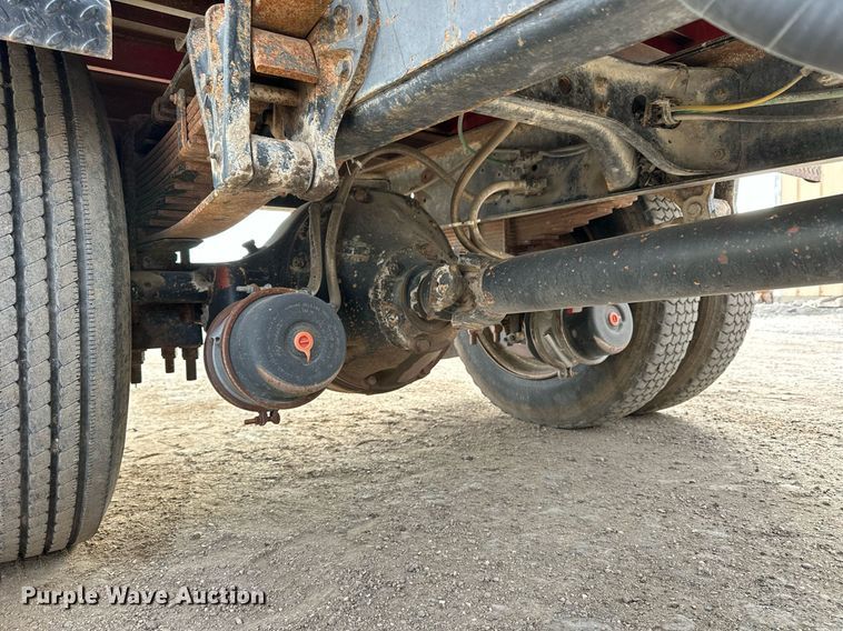 image for item NS9134 1991 International 4700  manure spreader truck