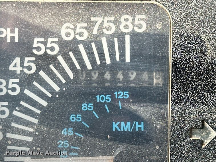 image for item NS9134 1991 International 4700  manure spreader truck