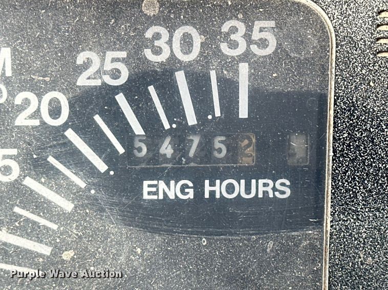 image for item NS9134 1991 International 4700  manure spreader truck