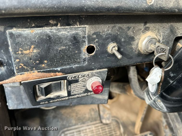 image for item NS9134 1991 International 4700  manure spreader truck