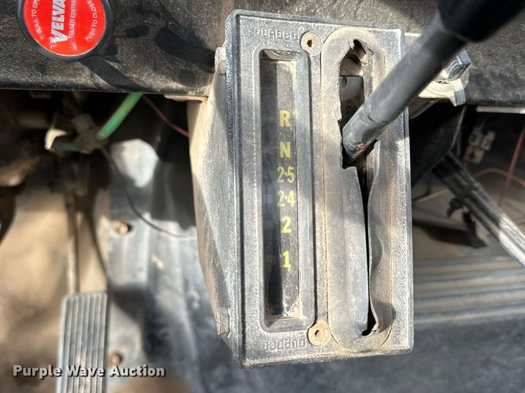 image for item NS9134 1991 International 4700  manure spreader truck