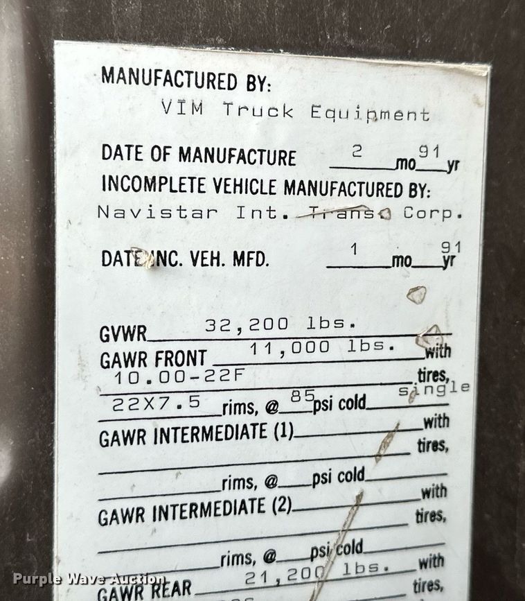 image for item NS9134 1991 International 4700  manure spreader truck