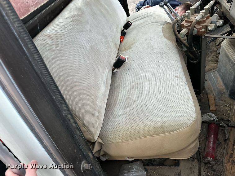 image for item NS9134 1991 International 4700  manure spreader truck