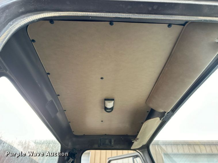 image for item NS9134 1991 International 4700  manure spreader truck