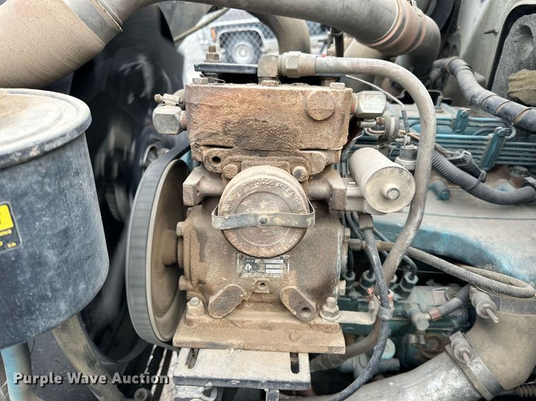 image for item NS9134 1991 International 4700  manure spreader truck