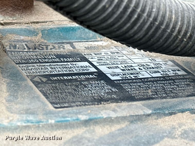 image for item NS9134 1991 International 4700  manure spreader truck