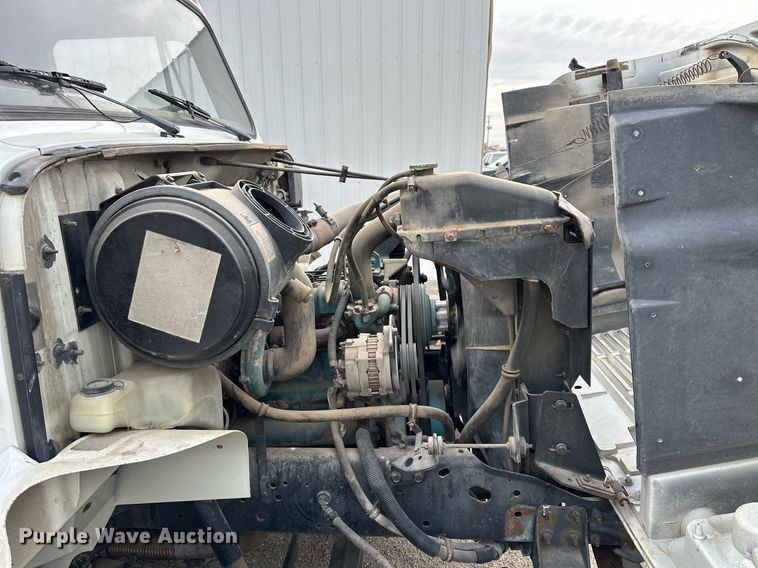 image for item NS9134 1991 International 4700  manure spreader truck