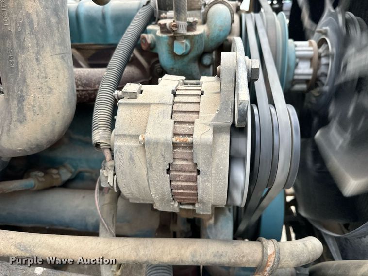 image for item NS9134 1991 International 4700  manure spreader truck