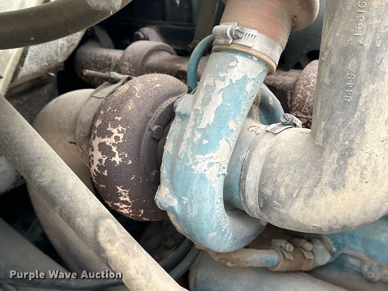 image for item NS9134 1991 International 4700  manure spreader truck