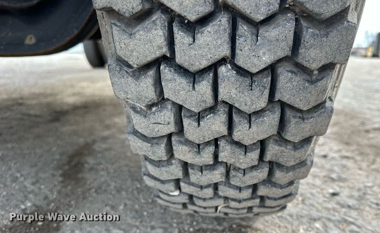 image for item NS9134 1991 International 4700  manure spreader truck