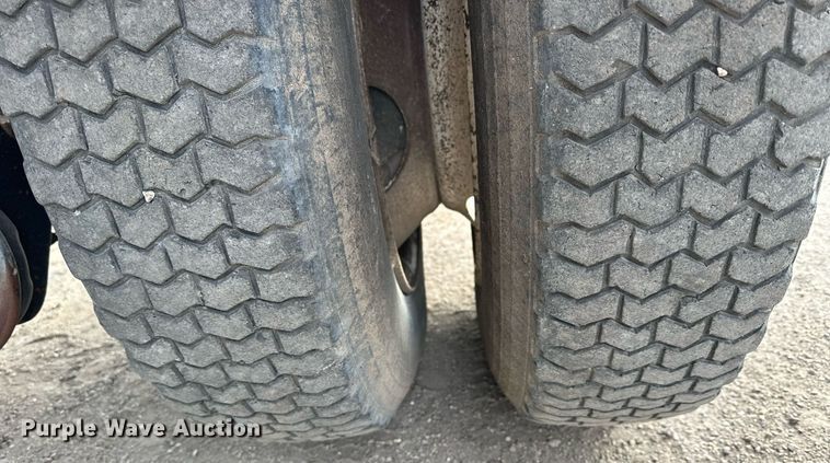 image for item NS9134 1991 International 4700  manure spreader truck