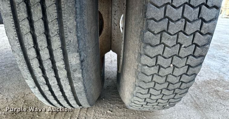 image for item NS9134 1991 International 4700  manure spreader truck