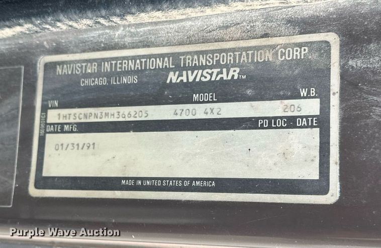 image for item NS9134 1991 International 4700  manure spreader truck