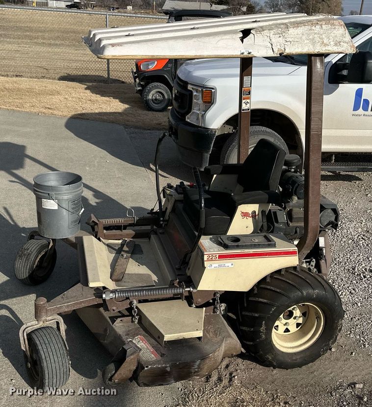 image for item NS9139 Grasshopper 225  ZTR lawn mower