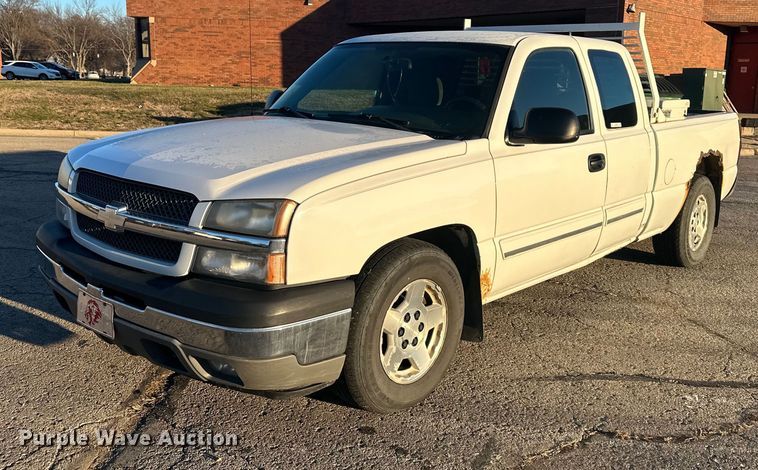 image for item OF9198 2005 Chevrolet Silverado 1500  Ext. Cab pickup truck
