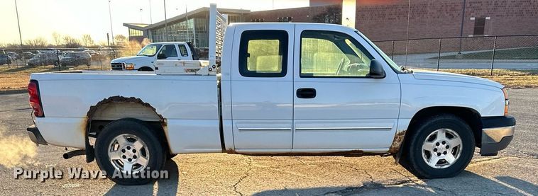 image for item OF9198 2005 Chevrolet Silverado 1500  Ext. Cab pickup truck