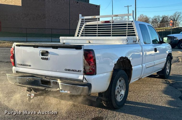 image for item OF9198 2005 Chevrolet Silverado 1500  Ext. Cab pickup truck