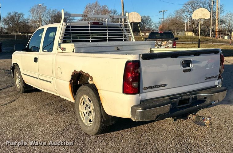 image for item OF9198 2005 Chevrolet Silverado 1500  Ext. Cab pickup truck