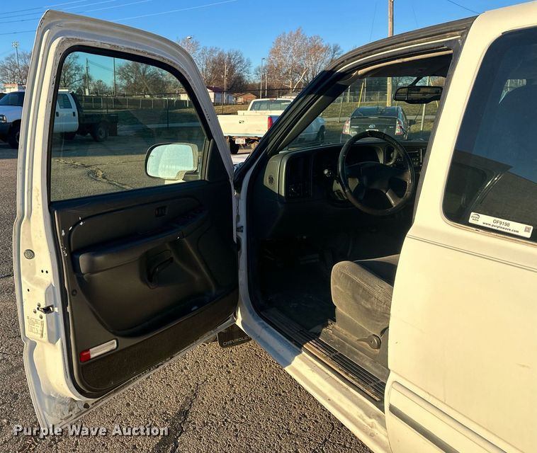 image for item OF9198 2005 Chevrolet Silverado 1500  Ext. Cab pickup truck