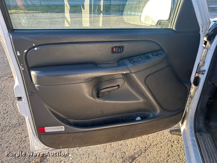 image for item OF9198 2005 Chevrolet Silverado 1500  Ext. Cab pickup truck