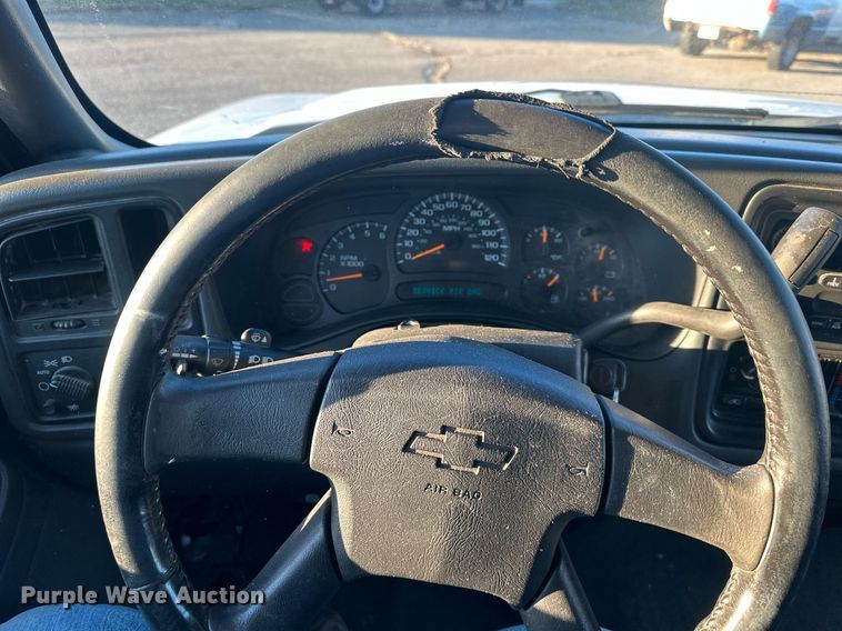 image for item OF9198 2005 Chevrolet Silverado 1500  Ext. Cab pickup truck