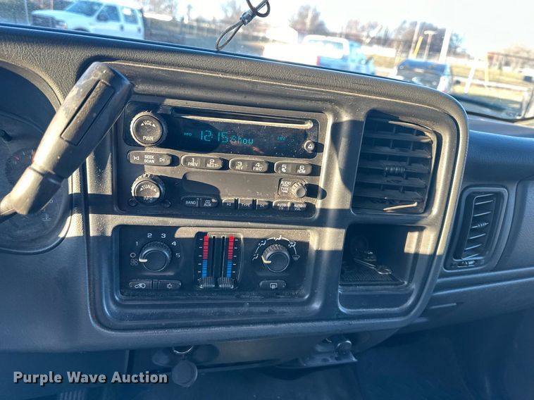 image for item OF9198 2005 Chevrolet Silverado 1500  Ext. Cab pickup truck