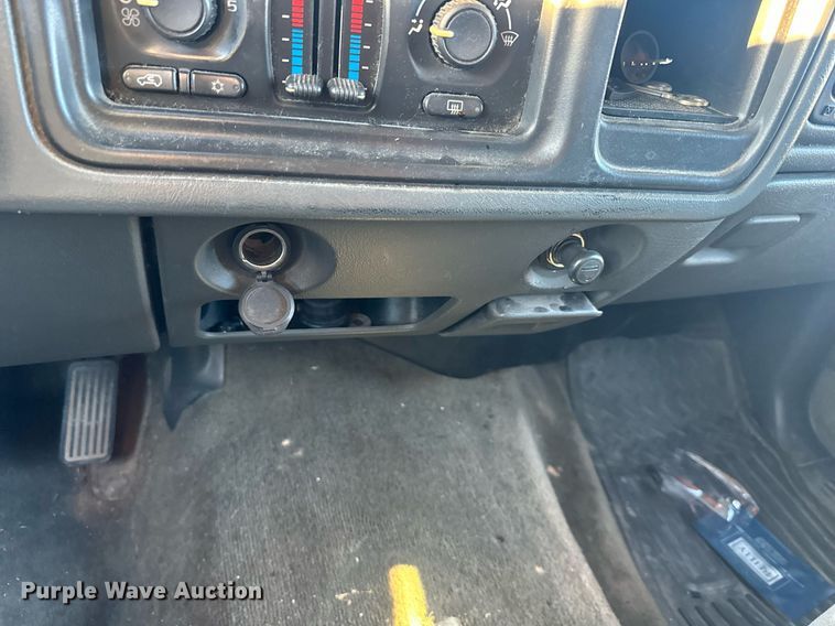 image for item OF9198 2005 Chevrolet Silverado 1500  Ext. Cab pickup truck