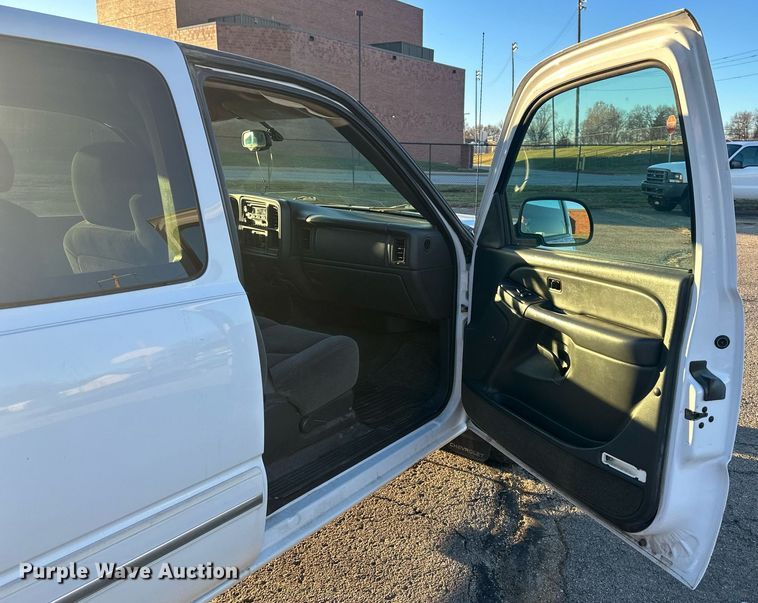 image for item OF9198 2005 Chevrolet Silverado 1500  Ext. Cab pickup truck