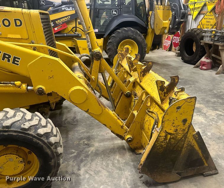 image for item OF9199 1992 John Deere 310D  backhoe