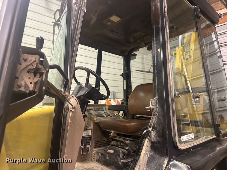 image for item OF9199 1992 John Deere 310D  backhoe