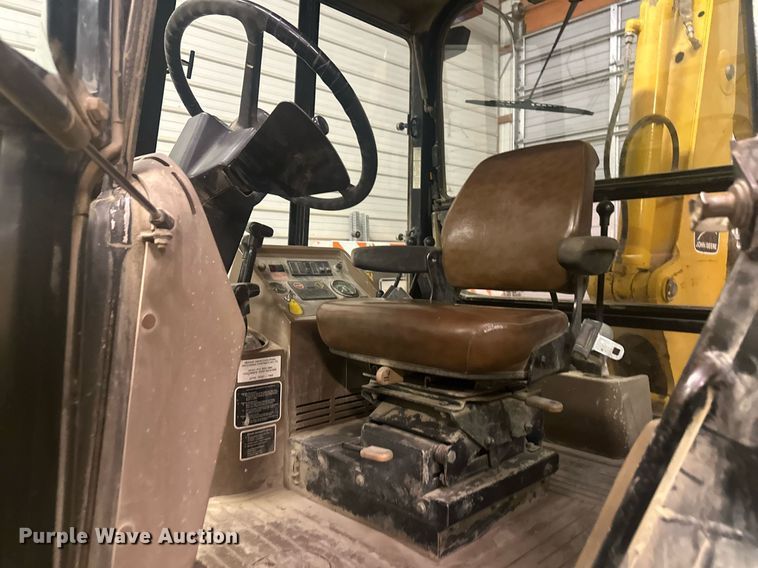 image for item OF9199 1992 John Deere 310D  backhoe