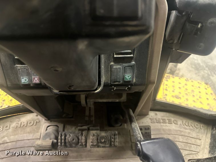 image for item OF9199 1992 John Deere 310D  backhoe