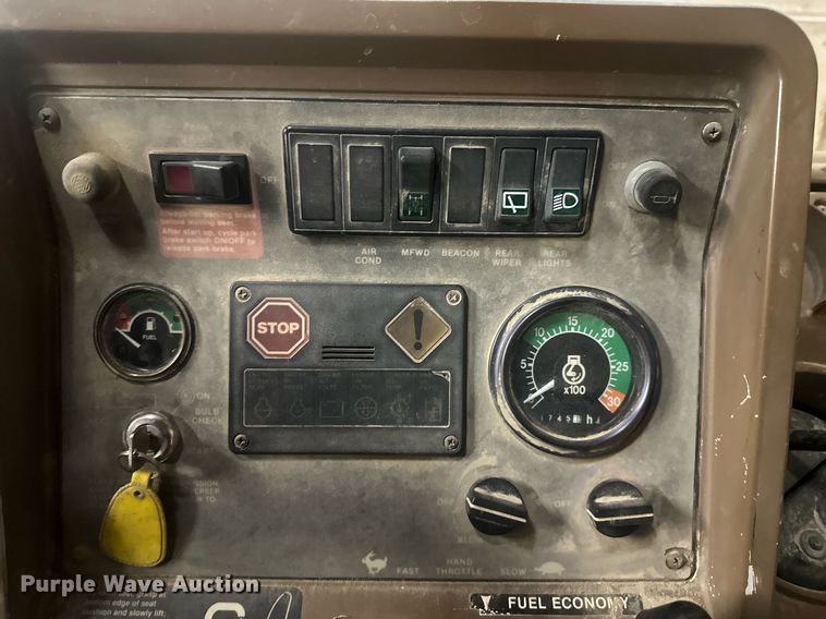 image for item OF9199 1992 John Deere 310D  backhoe