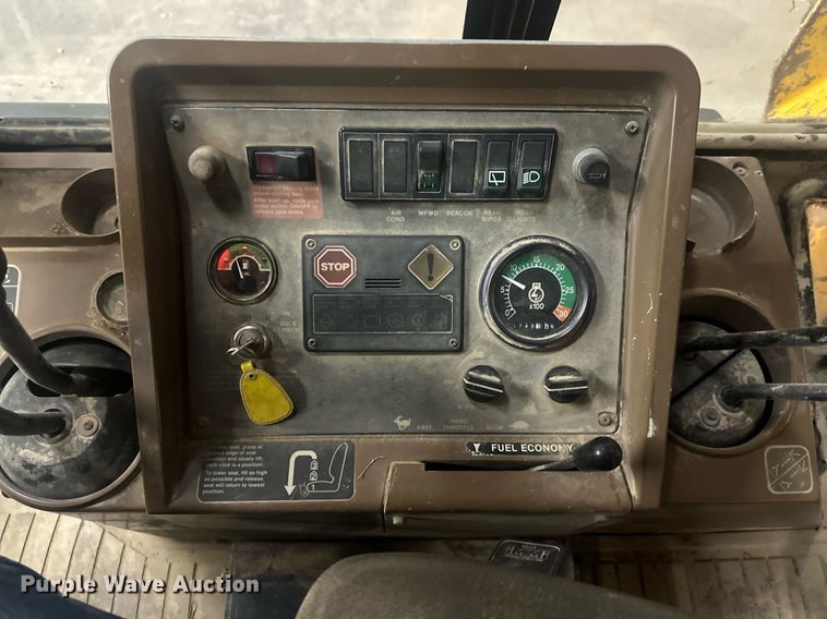 image for item OF9199 1992 John Deere 310D  backhoe