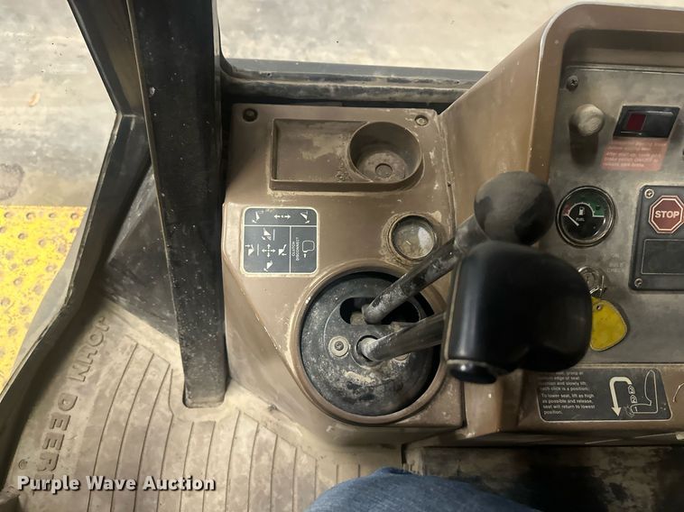 image for item OF9199 1992 John Deere 310D  backhoe